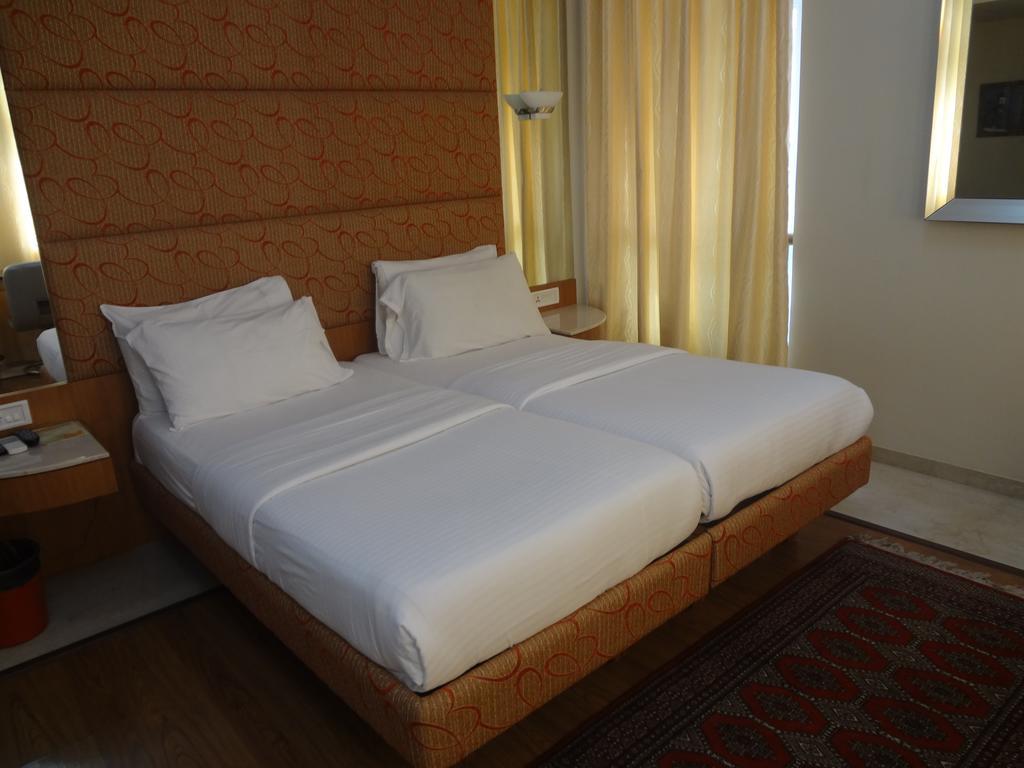 Astoria Hotel Mumbai Exterior foto